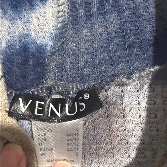 VENUS Blue and Cream Tie-Dye Men's Sweater - Picture 2 of 2